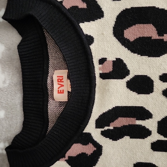 EVRI leapord print pullover crew neck sweater size 1X pink and black - Picture 2 of 6